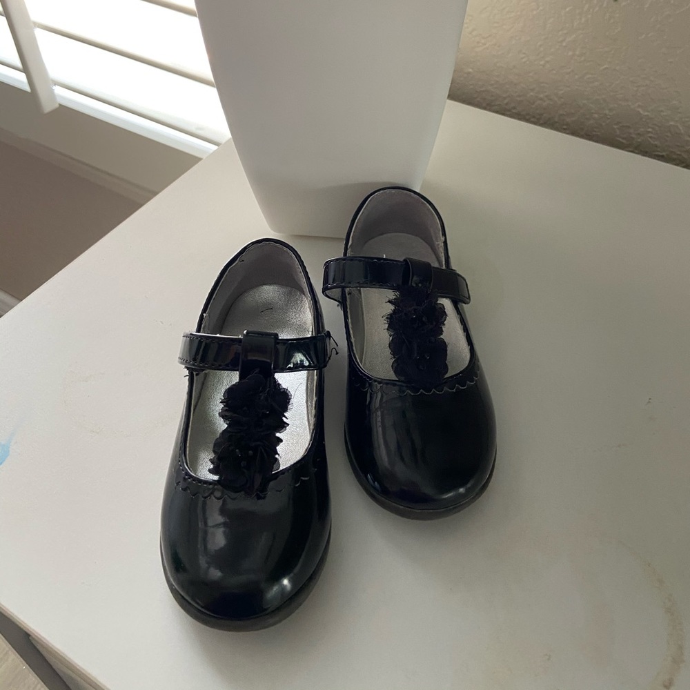 Black toddler shoes size 7 with flowers